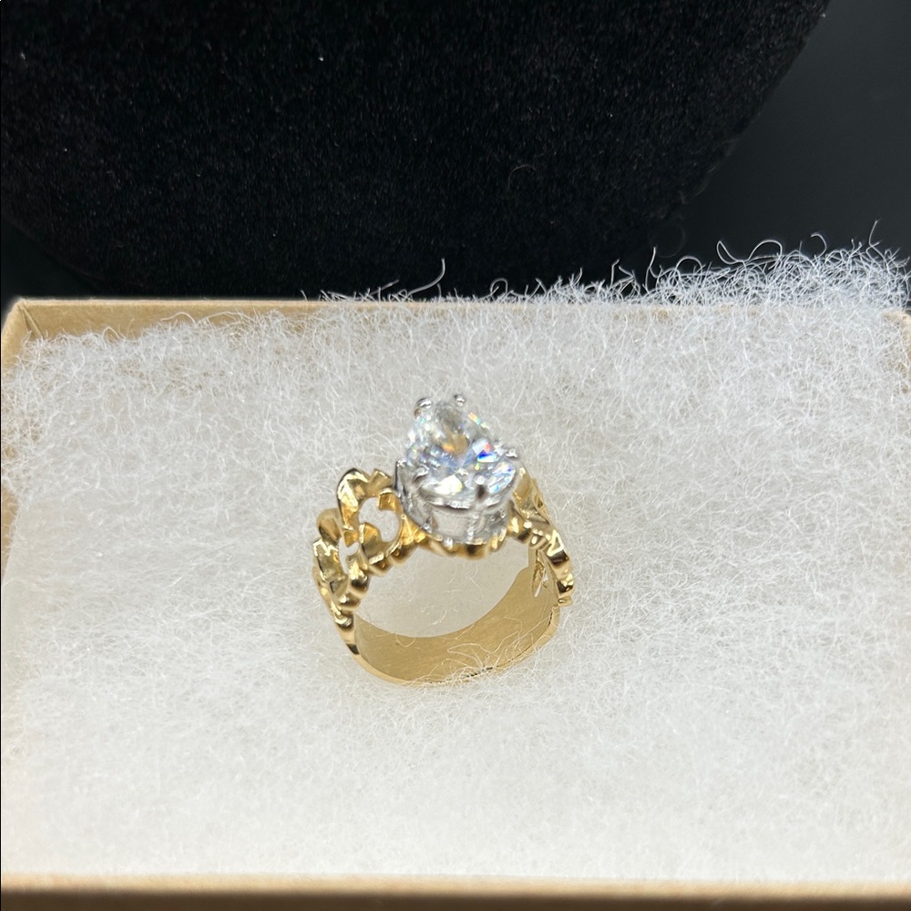 Fashion ring size 6 with large large pear shaped crystal. Gold toned band.
